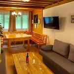 Four Seasons Apartman