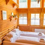 Four Seasons Apartman