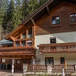 Four Seasons Apartman