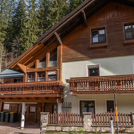 Four Seasons Apartman